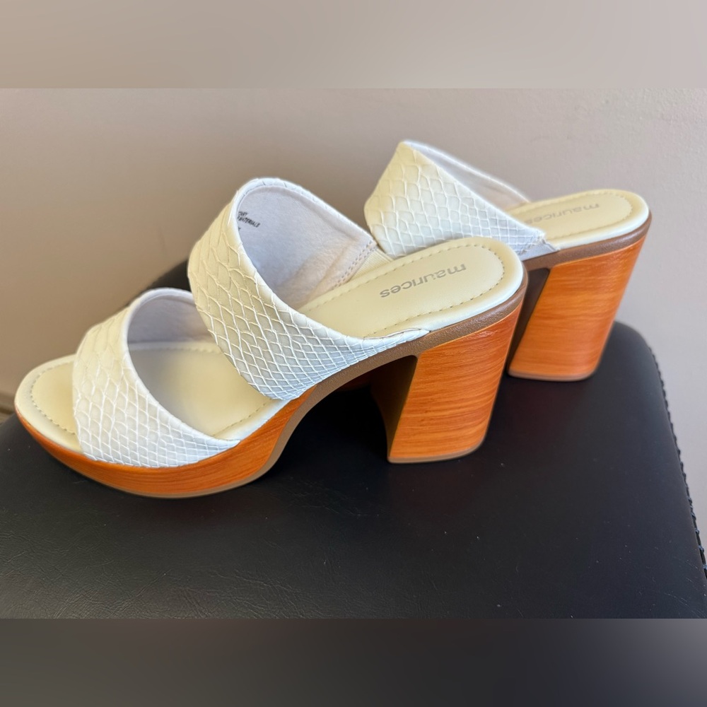 Maurices Brittany White Textured Wood Block Heeled Sandals - Picture 2 of 5
